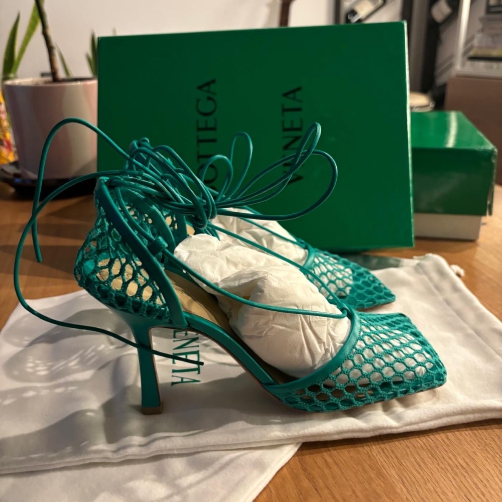 Bottega Veneta Mesh Nappa Stretch Sandal in Grass, EU 38, Like New